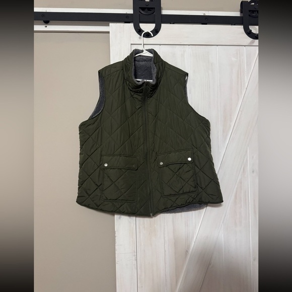 Plus Size Women’s Dusty Olive Weathercast Midweight Reverible Vest - Picture 2 of 7